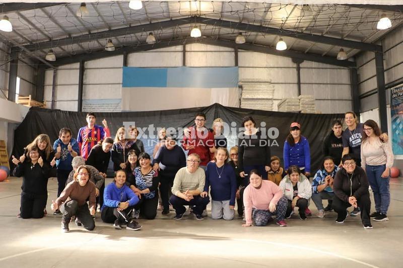 Imagen de Adultos en movimiento: El programa de envejecimiento activo realiz&oacute; una jornada recreativa con el taller de actividad f&iacute;sica adaptada