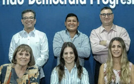 Mili Serra acompa&ntilde;ada de su equipo de trabajo.
