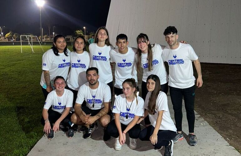 El equipo de profesores est&aacute; conformado por hombres y mujeres.