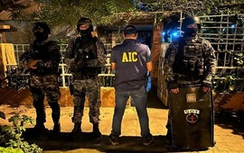 Imagen de Rosario: Allanan a banda narco por secuestrar chicas y obligarlas a vender y consumir droga en la zona norte