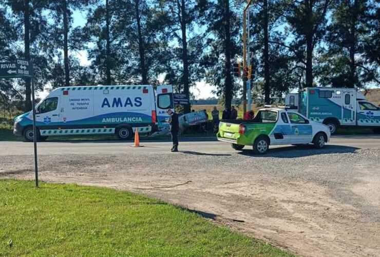 Imagen de Accidente de tránsito en Ruta 21: una persona rescatada por bomberos voluntarios