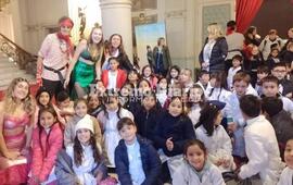Imagen de Alumnos de la Escuela Fiscal disfrutaron de �Peter Pan� en el teatro El C&iacute;rculo