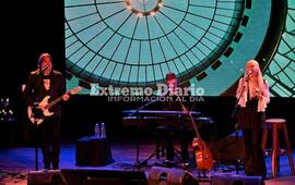 Imagen de Orgullo local: Matias Galasso junto a Silvina Garr&eacute; y Fabi&aacute;n Gallardo en la Sala Lavard&eacute;n