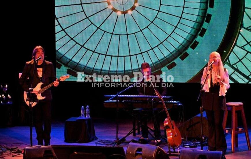 Imagen de Orgullo local: Matias Galasso junto a Silvina Garr&eacute; y Fabi&aacute;n Gallardo en la Sala Lavard&eacute;n