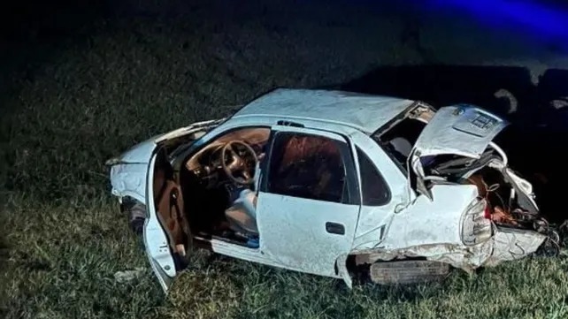 Imagen de Perdi&oacute; el control de auto y termin&oacute; en el cantero central de la autopista