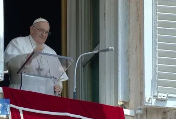 Imagen de El Papa Francisco reapareció ante miles de fieles en la Plaza San Pedro