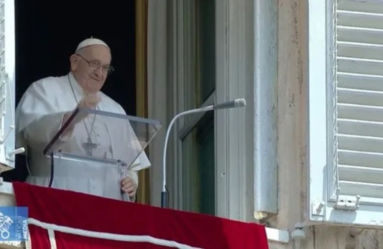 Imagen de El Papa Francisco reapareció ante miles de fieles en la Plaza San Pedro