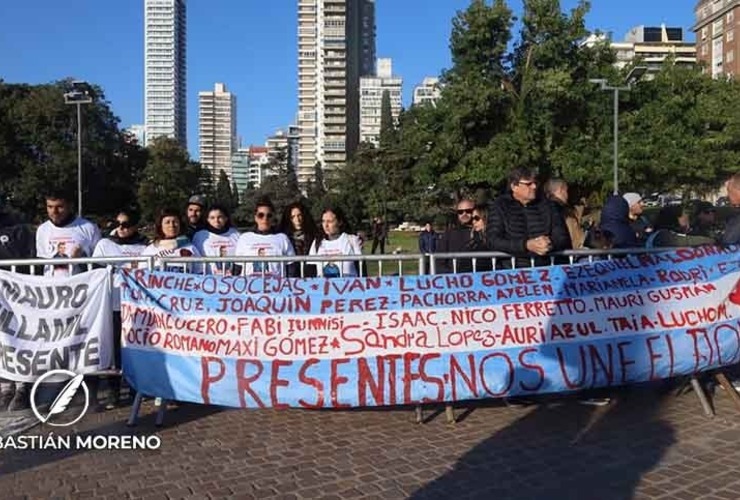 Imagen de Familiares de víctimas de la inseguridad volvieron a reclamar justicia, esta vez en la celebración de la Bandera