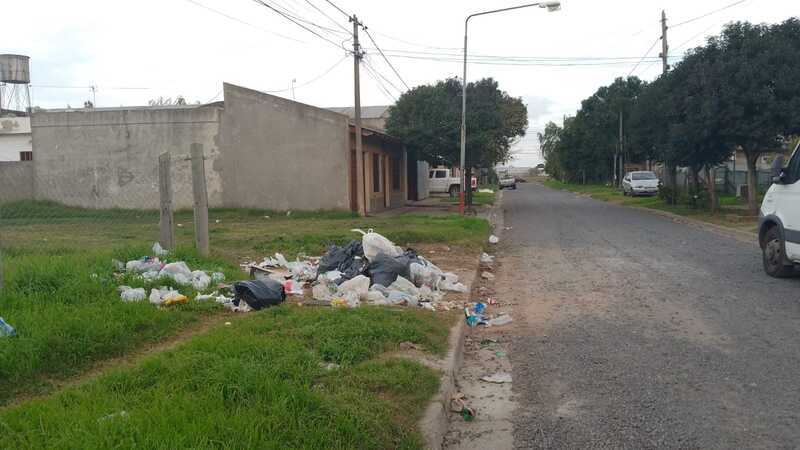 Imagen de Desde Barrio Gendarmer&iacute;a reclama por la falta de contenedores en la cuadra de Alejandro G&oacute;mez 1300