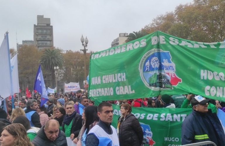 Imagen de Camioneros de Santa Fe se adhirieron al paro por mayor seguridad