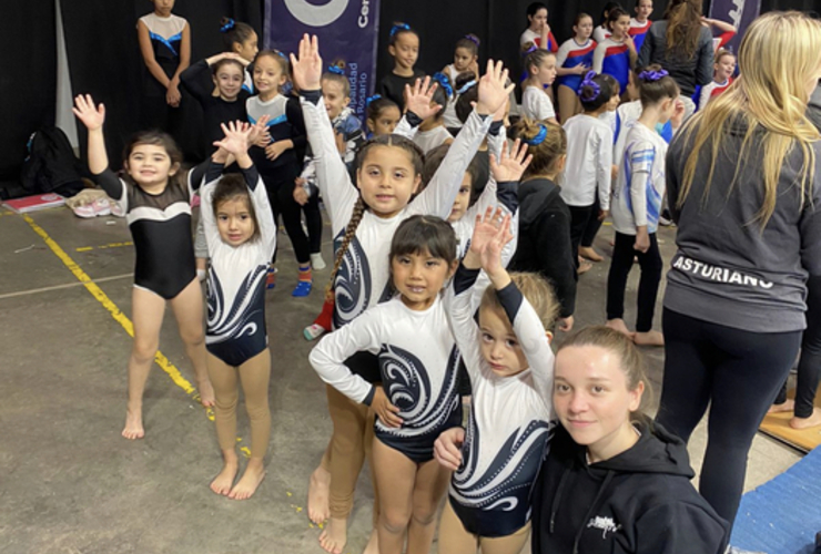 Imagen de Gimnastas de Unión, compitieron en Rosario a nivel Escuela.