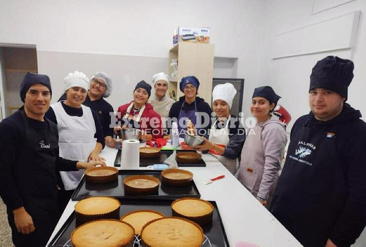 Imagen de Cocina y pasteler&iacute;a: Avanzan los curso del �Santa Fe M&aacute;s, Aprender Haciendo�