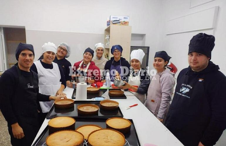 Imagen de Cocina y pastelería: Avanzan los curso del Santa Fe Más, Aprender Haciendo