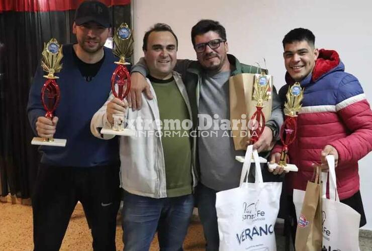 Imagen de Claudio Centini y Hernando Mariani son los campeones del torneo de truco de Fighiera