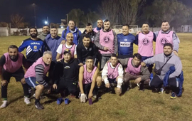 Imagen de El equipo 'Senior +40' de Los Amigos de la Estaci&oacute;n, debut&oacute; en un amistoso ante Coronel Dom&iacute;nguez.