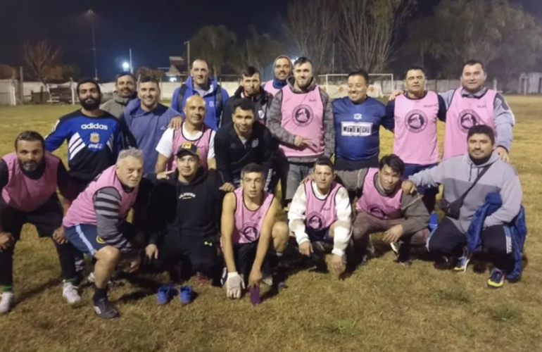 Imagen de El equipo 'Senior +40' de Los Amigos de la Estaci&oacute;n, debut&oacute; en un amistoso ante Coronel Dom&iacute;nguez.