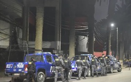 Imagen de Allanaron el estadio de Newell's en busca de la bandera de Los Monos