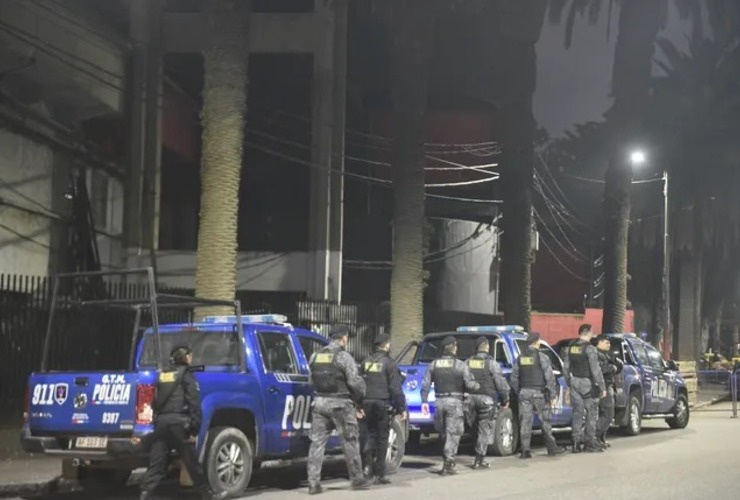 Imagen de Allanaron el estadio de Newell's en busca de la bandera de Los Monos