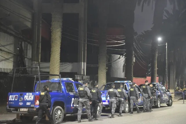 Imagen de Allanaron el estadio de Newell's en busca de la bandera de Los Monos