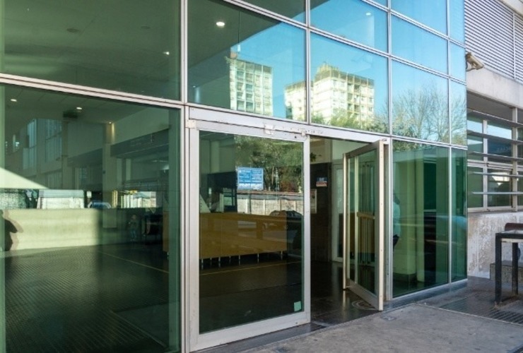 La v&iacute;ctima muri&oacute; en el Heca por impactos de bala en el abdomen. (Ana Isla/Rosario3)