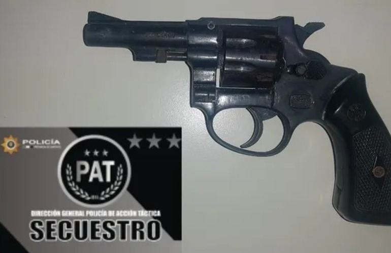 El arma que fue hallada en la mochila de un nene de 10 años en la escuela República del Perú.