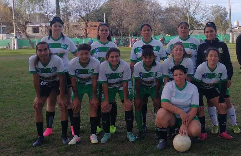 Imagen de La Primera Femenina de Amigos de la Estación se clasificó a las semifinales de la Liga Campesina