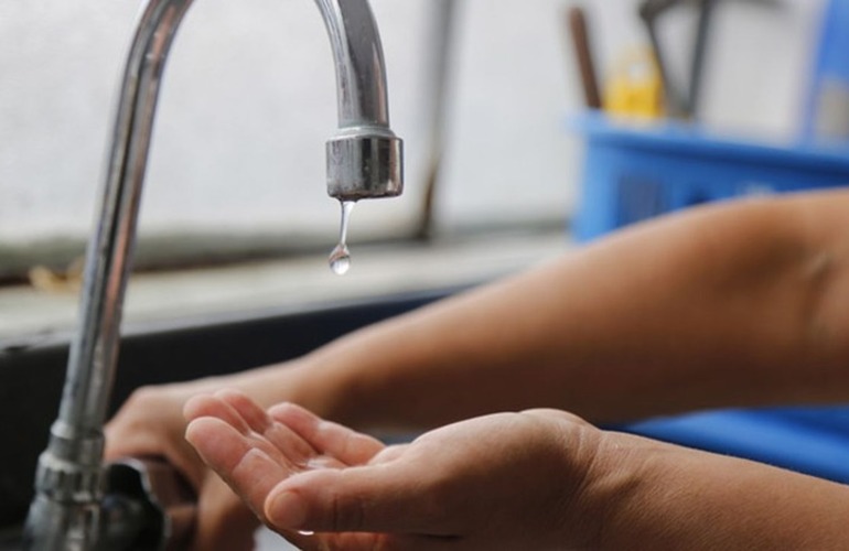 Imagen de Sin agua hasta el mediodía