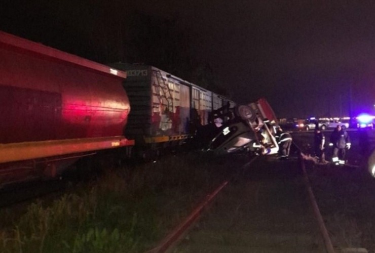 Imagen de Un muerto y dos heridos tras el choque de un tren y un camión