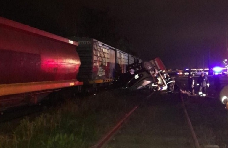 Imagen de Un muerto y dos heridos tras el choque de un tren y un cami&oacute;n