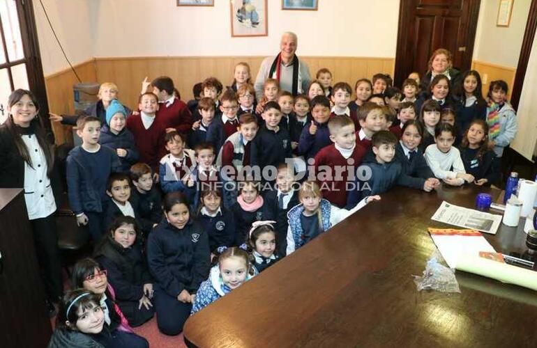 Imagen de Alumnos de 3° grado del Colegio San José visitaron el Municipio