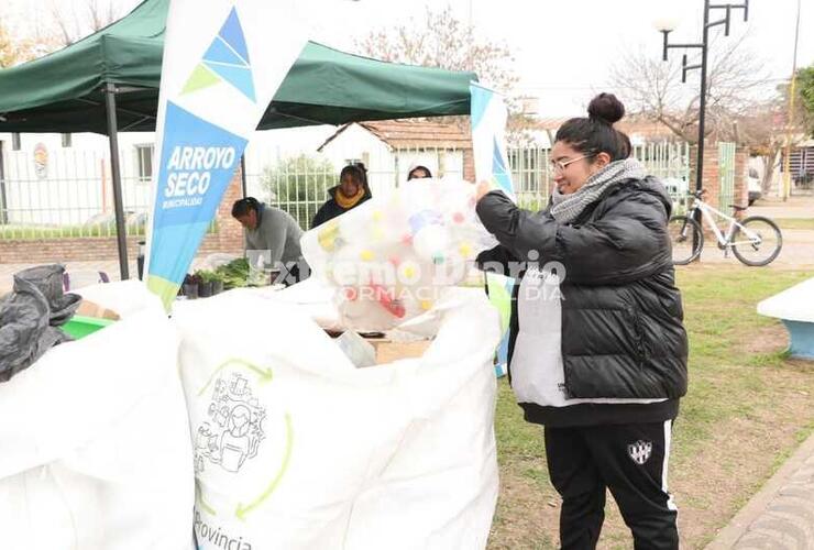 Imagen de Se realizó una nueva jornada de EcoCanje en la plaza San Martín