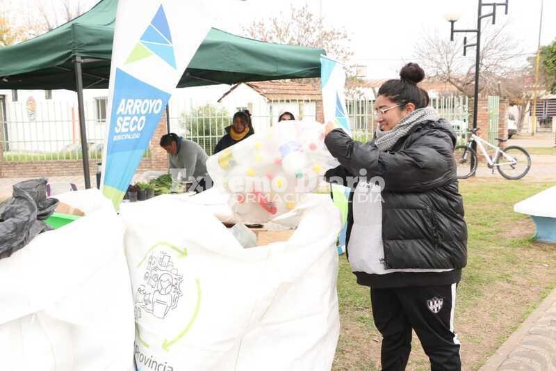 Imagen de Se realiz&oacute; una nueva jornada de EcoCanje en la plaza San Mart&iacute;n