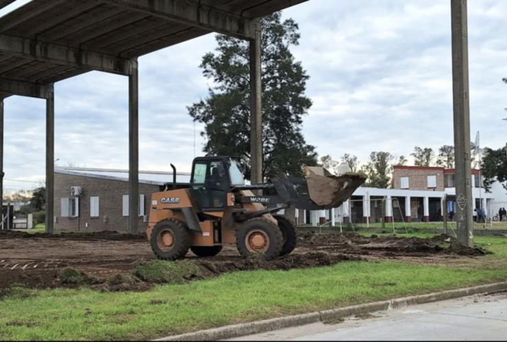 Imagen de Continúa la obra relacionada con la Escuela Secundaria 'Hilario Lagos', sobre movimiento de suelo para el Playón Deportivo.