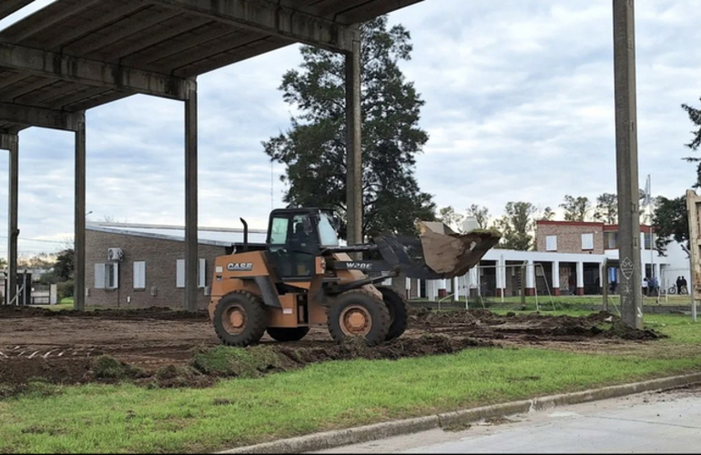 Imagen de Continúa la obra relacionada con la Escuela Secundaria 'Hilario Lagos', sobre movimiento de suelo para el Playón Deportivo.