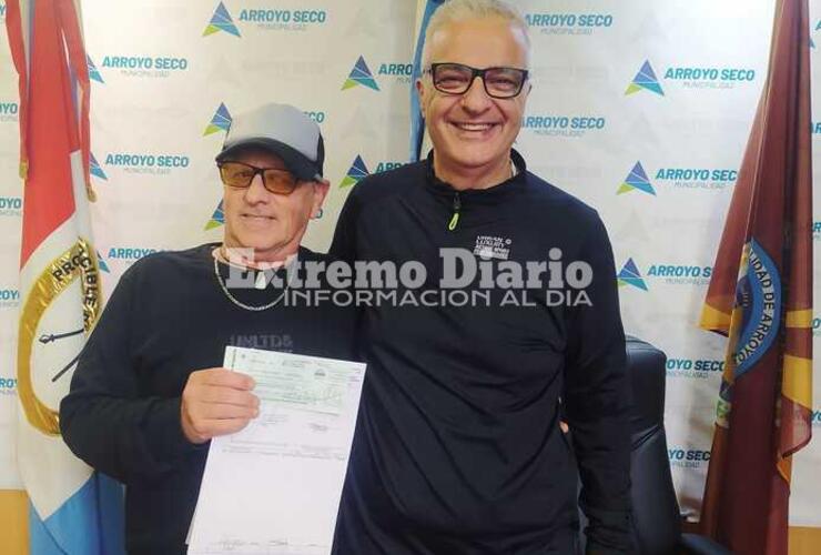 Imagen de Nizar Esper entregó aportes al atleta local, Sergio Macedro