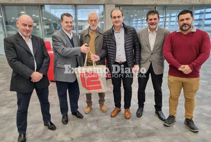 Imagen de La Segunda don&oacute; un Alcotest y un Alcohol&iacute;metro a la Comuna de Alvear