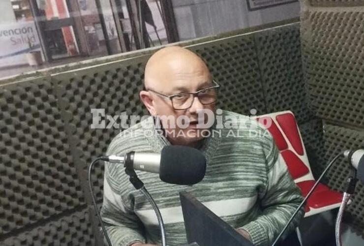 Roberto Delorenzi, en los estudios de Radio Extremo