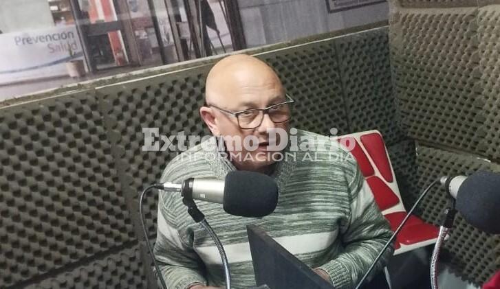 Roberto Delorenzi, en los estudios de Radio Extremo