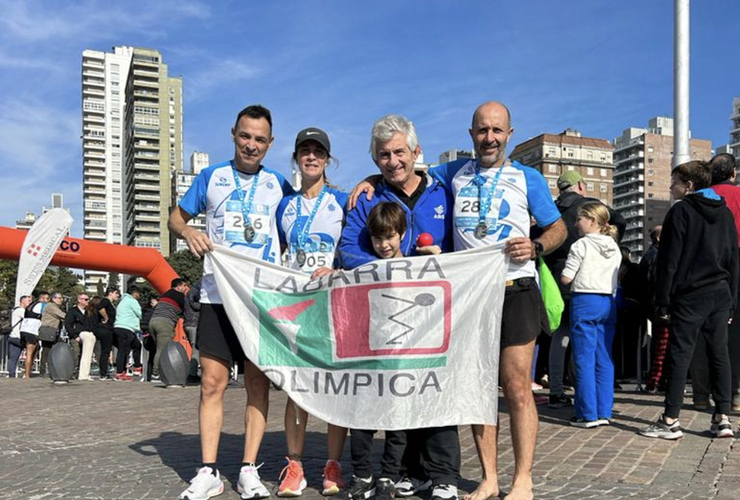 Imagen de El 'Team Running' de Labarra Olímpica, corrió los 42 km de la maratón del Monumento a la Bandera.