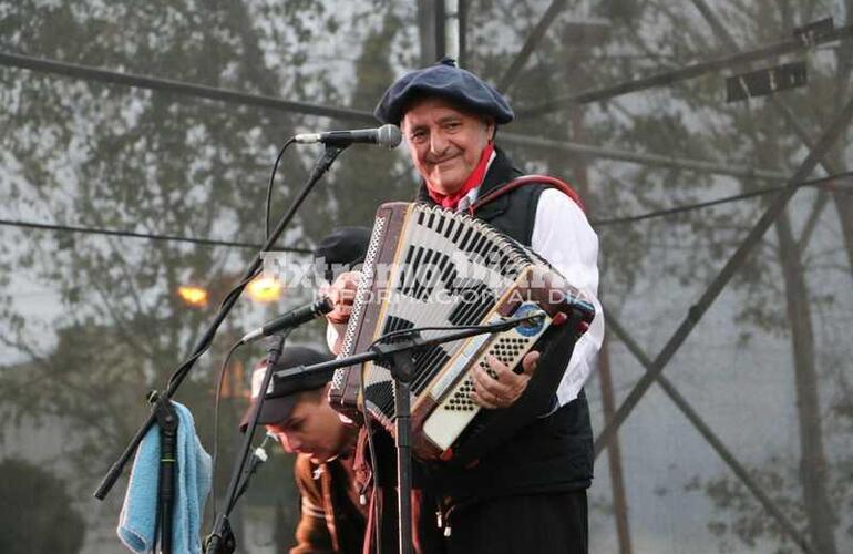 Imagen de 9 de julio: Multitudinario Festival Folkl&oacute;rico en el Paseo Pedro Spina