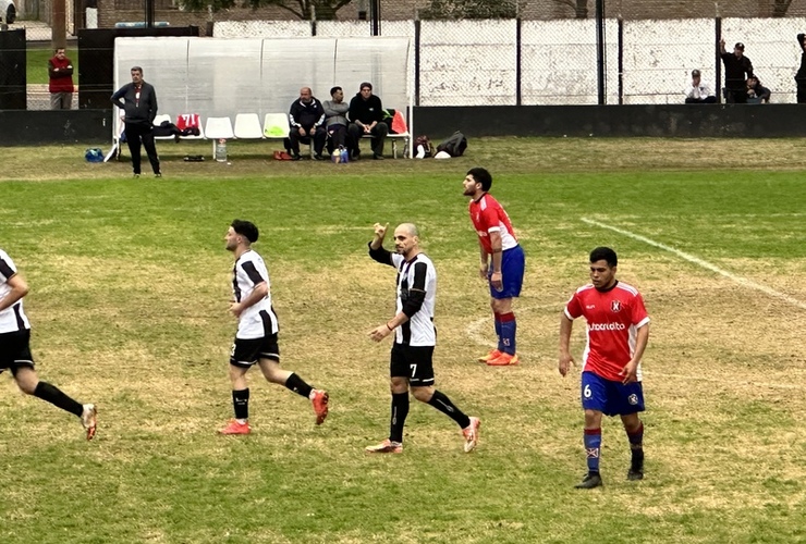 Imagen de 1ª división: Unión, el actual Campeón, venció 4 a 1 a Independiente en el debut del Torneo Clausura.