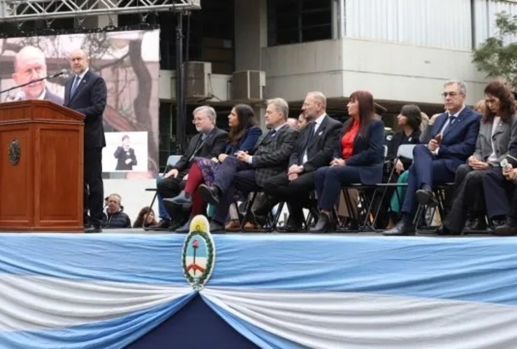 Imagen de Perotti encabezó en Rafaela el acto por el 207º aniversario de la independencia argentina