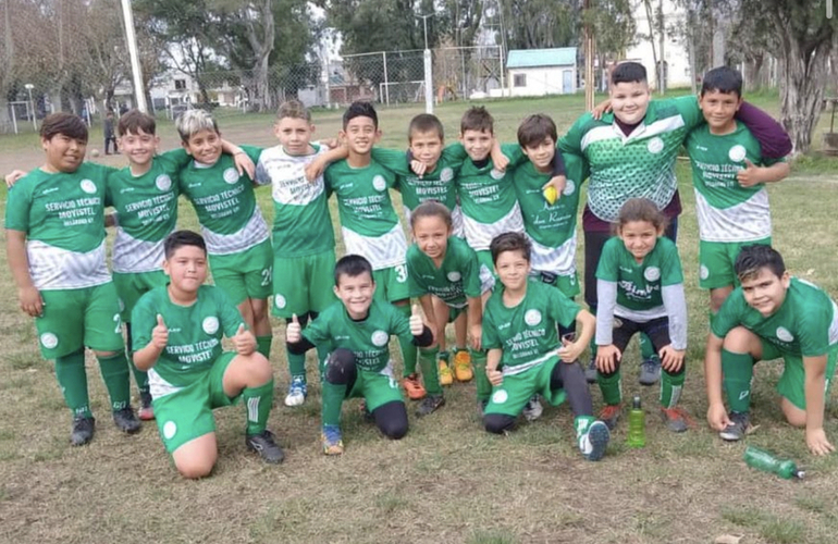 Imagen de Los chicos de la 2013 de Amigos de la Estaci&oacute;n, son 'Campeones' en la Liga del Litoral.
