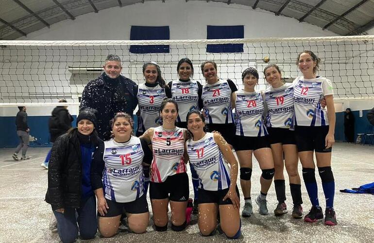 Imagen de El Maxi Vóley Femenino de Libertad de General Lagos, obtuvo el 3º puesto en el torneo.