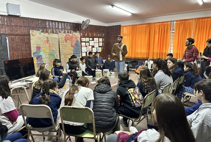 Imagen de Tendiendo Redes: Talleres Culturales para alumnos de 7mo de la Escuela Primaria 'Juan Larrea'.