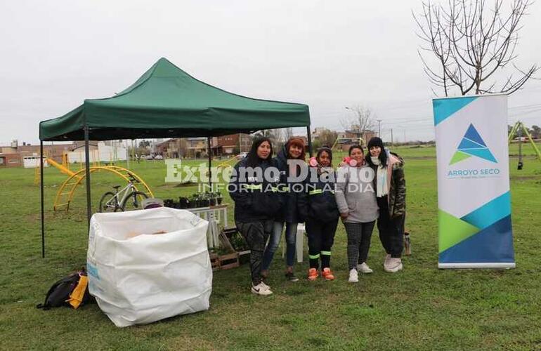 Imagen de Se llevó adelante una nueva jornada de EcoCanje en la plaza Raúl Alfonsín