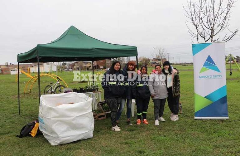 Imagen de Se llevó adelante una nueva jornada de EcoCanje en la plaza Raúl Alfonsín