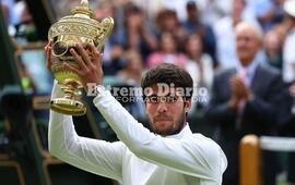 Imagen de Alcaraz destron&oacute; a Djokovic y se coron&oacute; campe&oacute;n en Wimbledon