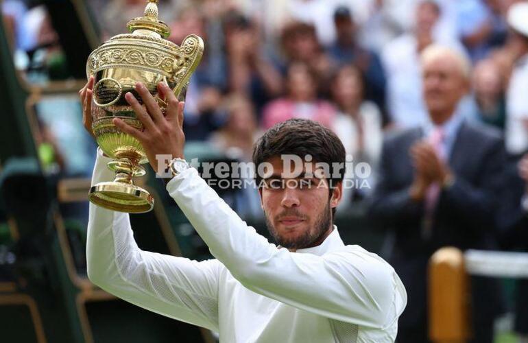Imagen de Alcaraz destron&oacute; a Djokovic y se coron&oacute; campe&oacute;n en Wimbledon