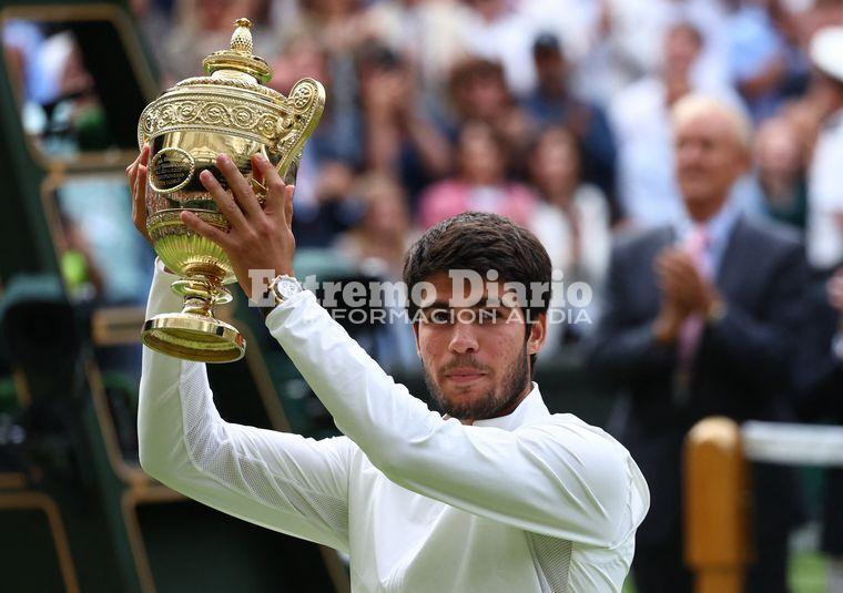 Imagen de Alcaraz destron&oacute; a Djokovic y se coron&oacute; campe&oacute;n en Wimbledon